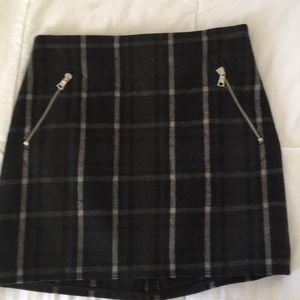 Black/white plaid skirt